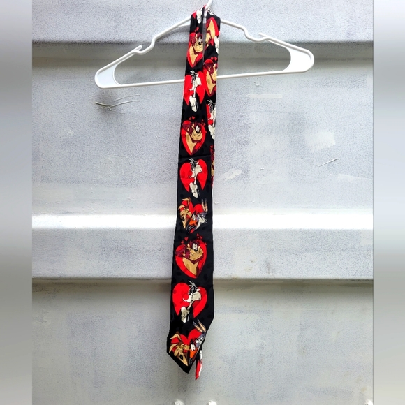 ❤️🩷❤️Vintage Looney Tunes 100% silk tie 1990s bugs bunny Taz Sylvester coyote - Picture 1 of 6
